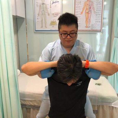TCM Chiropractic performing Bone setting in TCM clinic